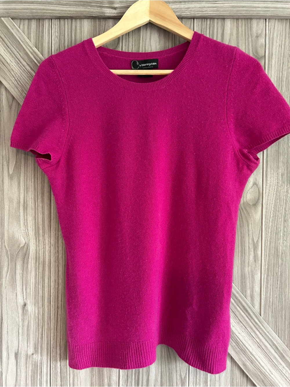 ✨ C by Bloomingdales 100% Cashmere Short Sleeve Crew Neck Sweater Magenta Pink ✨
